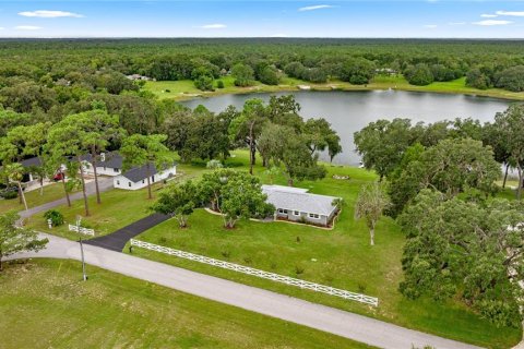 Casa en venta en Ocklawaha, Florida, 3 dormitorios, 194.17 m2 № 1914600 - foto 1