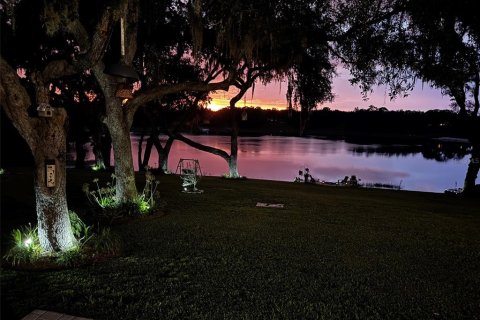 Casa en venta en Ocklawaha, Florida, 3 dormitorios, 194.17 m2 № 1914600 - foto 2