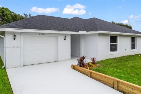 House in Vero Beach, Florida 3 bedrooms, 130.06 sq.m. № 1700191 - photo 9