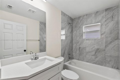 House in Vero Beach, Florida 3 bedrooms, 130.06 sq.m. № 1700191 - photo 21