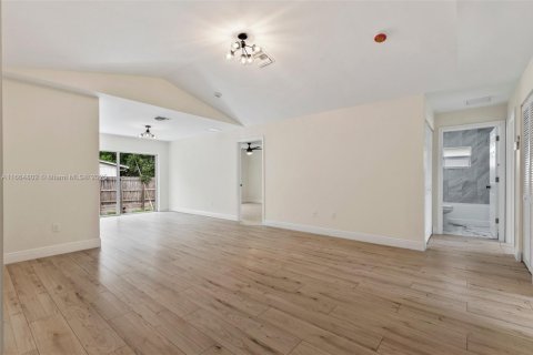 House in Vero Beach, Florida 3 bedrooms, 130.06 sq.m. № 1700191 - photo 7