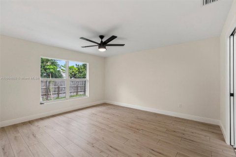 House in Vero Beach, Florida 3 bedrooms, 130.06 sq.m. № 1700191 - photo 12