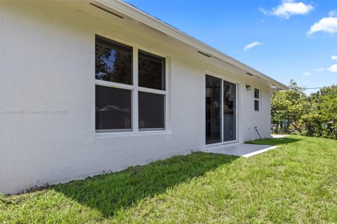 House in Vero Beach, Florida 3 bedrooms, 130.06 sq.m. № 1700191 - photo 29