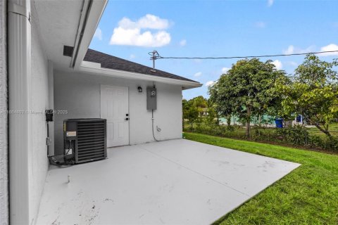 House in Vero Beach, Florida 3 bedrooms, 130.06 sq.m. № 1700191 - photo 30