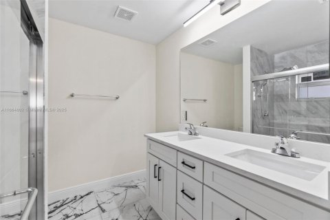 House in Vero Beach, Florida 3 bedrooms, 130.06 sq.m. № 1700191 - photo 15