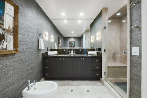 Condo in Miami Beach, Florida, 1 bedroom  № 2170443 - photo 24