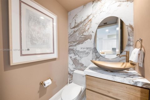 Condo in Miami Beach, Florida, 1 bedroom  № 2170443 - photo 27