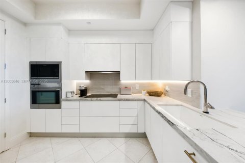 Condo in Miami Beach, Florida, 1 bedroom  № 2170443 - photo 9