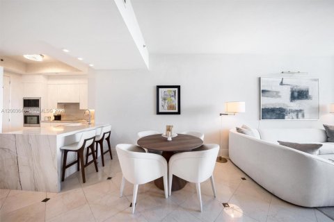 Condo in Miami Beach, Florida, 1 bedroom  № 2170443 - photo 2