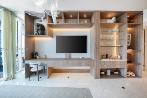 Condo in Miami Beach, Florida, 1 bedroom  № 2170443 - photo 3