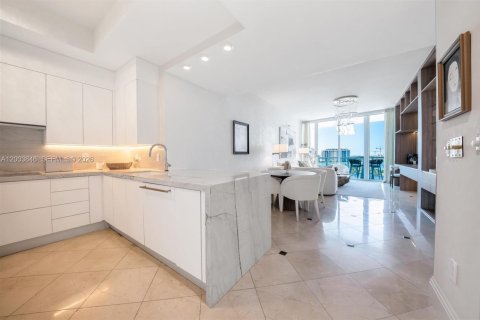 Condo in Miami Beach, Florida, 1 bedroom  № 2170443 - photo 13