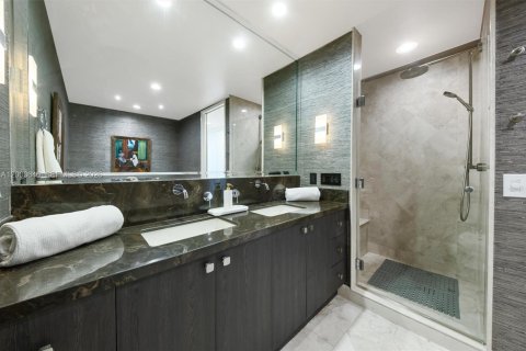Condo in Miami Beach, Florida, 1 bedroom  № 2170443 - photo 25