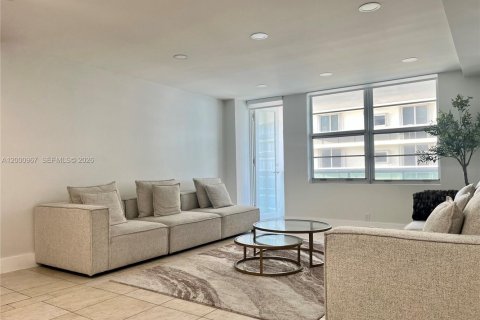 Condo in Surfside, Florida, 2 bedrooms  № 2065154 - photo 5