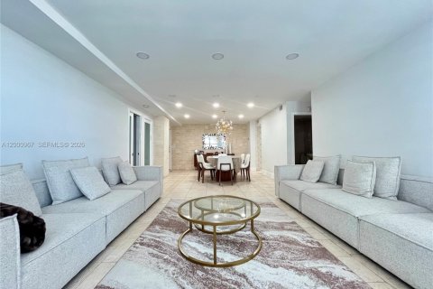 Condo in Surfside, Florida, 2 bedrooms  № 2065154 - photo 3