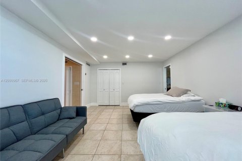 Condo in Surfside, Florida, 2 bedrooms  № 2065154 - photo 9