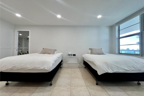 Condo in Surfside, Florida, 2 bedrooms  № 2065154 - photo 11