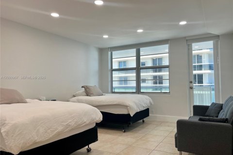 Condo in Surfside, Florida, 2 bedrooms  № 2065154 - photo 10