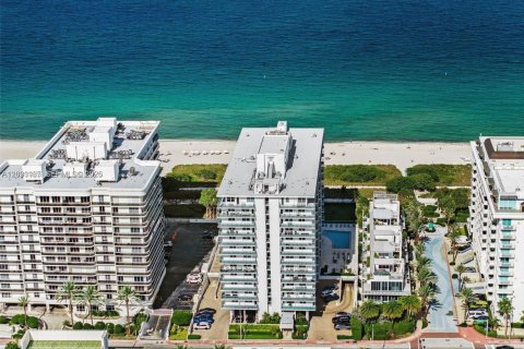 Condo in Surfside, Florida, 2 bedrooms  № 2065154 - photo 22