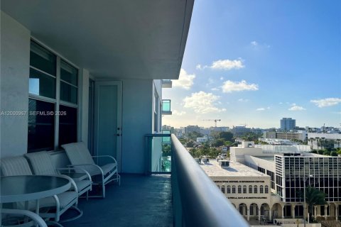 Condo in Surfside, Florida, 2 bedrooms  № 2065154 - photo 21