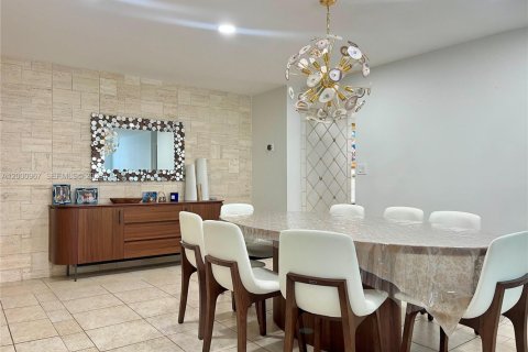 Condo in Surfside, Florida, 2 bedrooms  № 2065154 - photo 4