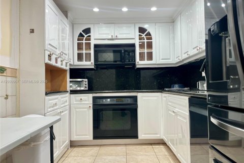 Condo in Surfside, Florida, 2 bedrooms  № 2065154 - photo 6