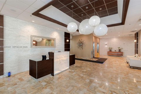 Condo in Surfside, Florida, 2 bedrooms  № 2065154 - photo 26