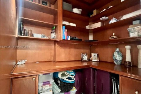 Condo in Surfside, Florida, 2 bedrooms  № 2065154 - photo 18