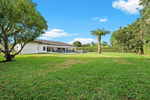 House in Miami, Florida 6 bedrooms, 603.68 sq.m. № 1874528 - photo 27