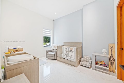 House in Miami, Florida 6 bedrooms, 603.68 sq.m. № 1874528 - photo 18