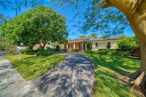 House in Palmetto Bay, Florida 4 bedrooms, 222.87 sq.m. № 2040581