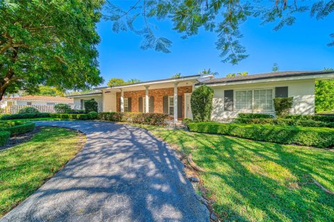 House in Palmetto Bay, Florida 4 bedrooms, 222.87 sq.m. № 2040581 - photo 2