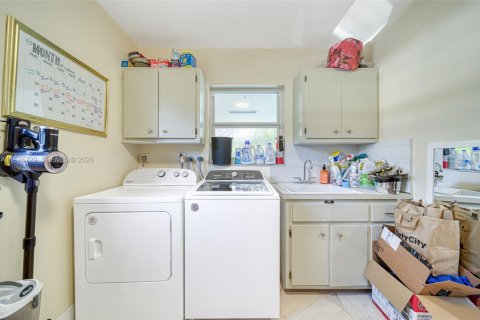 House in Palmetto Bay, Florida 4 bedrooms, 222.87 sq.m. № 2040581 - photo 16