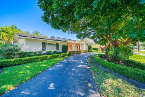 House in Palmetto Bay, Florida 4 bedrooms, 222.87 sq.m. № 2040581 - photo 6