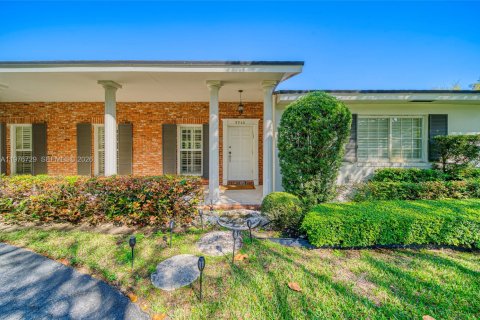 House in Palmetto Bay, Florida 4 bedrooms, 222.87 sq.m. № 2040581 - photo 4