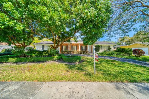 House in Palmetto Bay, Florida 4 bedrooms, 222.87 sq.m. № 2040581 - photo 3