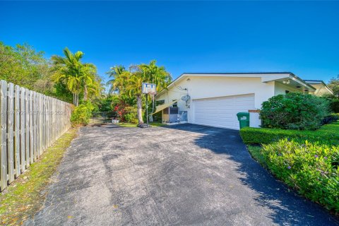 House in Palmetto Bay, Florida 4 bedrooms, 222.87 sq.m. № 2040581 - photo 7