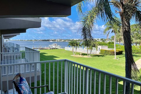 Condo in Lantana, Florida, 1 bedroom  № 2146613
