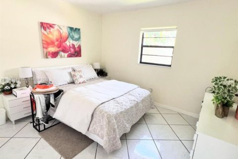 House in Homestead, Florida 3 bedrooms, 102.19 sq.m. № 1927508 - photo 9
