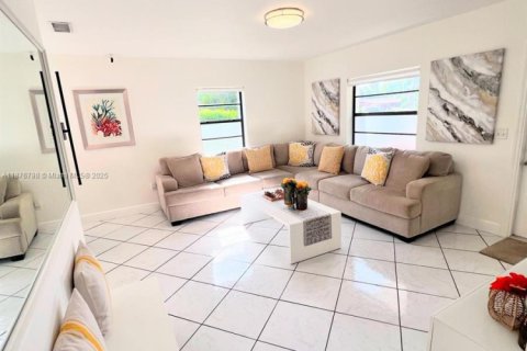Villa ou maison à louer à Homestead, Floride: 3 chambres, 102.19 m2 № 1927508 - photo 3