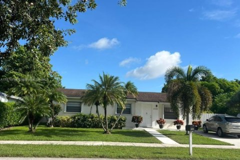 House in Homestead, Florida 3 bedrooms, 102.19 sq.m. № 1927508 - photo 1