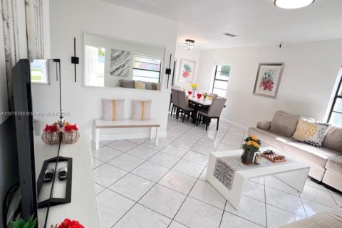 Casa en alquiler en Homestead, Florida, 3 dormitorios, 102.19 m2 № 1927508 - foto 8