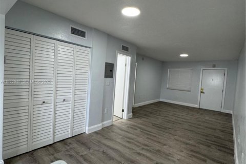 Appartement à louer à North Miami, Floride: 1 chambre, 65.03 m2 № 1976750 - photo 4