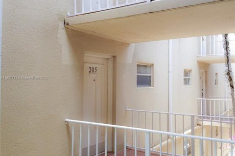 Condo in Sunrise, Florida, 2 bedrooms  № 1807152 - photo 2