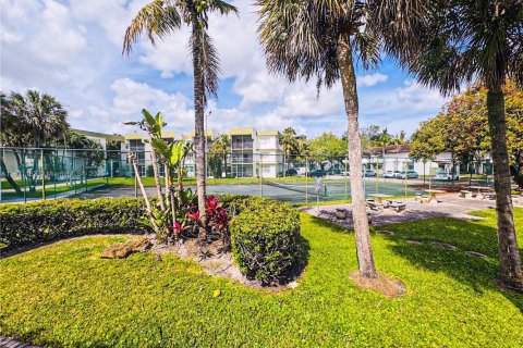 Condo in Sunrise, Florida, 2 bedrooms  № 1807152 - photo 20