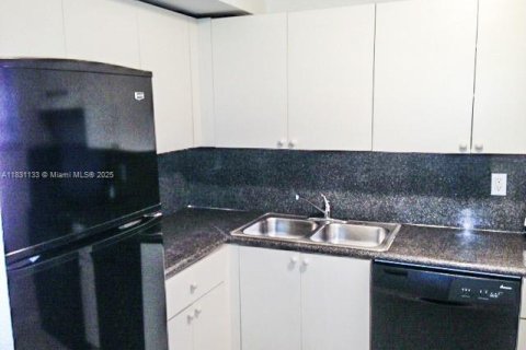 Condo in Sunrise, Florida, 2 bedrooms  № 1807152 - photo 4