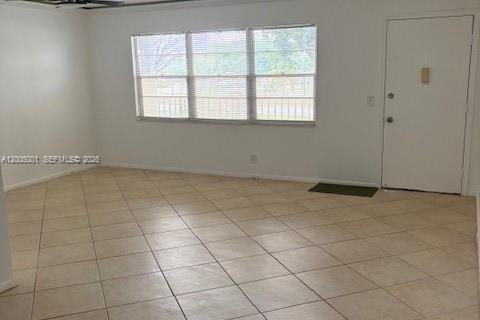 Condo in Pembroke Pines, Florida, 1 bedroom  № 2069625 - photo 3