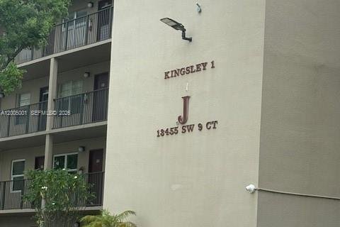 Condo in Pembroke Pines, Florida, 1 bedroom  № 2069625