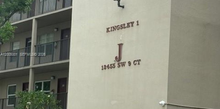 Condo in Pembroke Pines, Florida, 1 bedroom  № 2069625