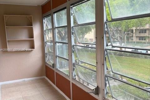 Condo in Pembroke Pines, Florida, 1 bedroom  № 2069625 - photo 11