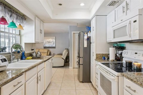 House in Orlando, Florida 4 bedrooms, 138.89 sq.m. № 2403266 - photo 11